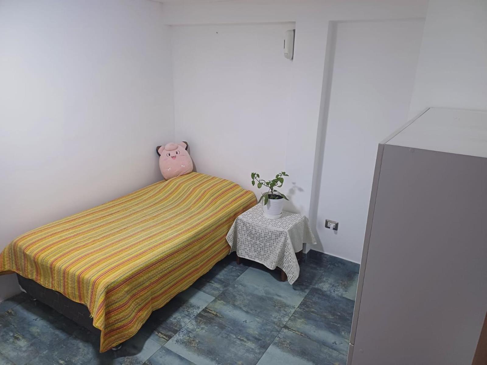 Jr Laredo 332 Habitación en casa particular *